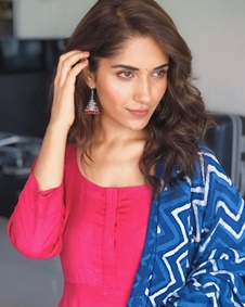 റുഹാനി ശര്‍മ