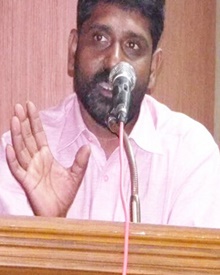 സതീഷ് കളത്തിൽ