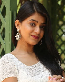 யாமினி பாஸ்கர்