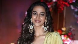 ನಾನು ಮದುವೆ ಆಗುವ ಹುಡುಗನಿಗೆ 100 ಎಕರೆ ಜಮೀನು ಇರಬೇಕು; ಮೀನಾಕ್ಷಿ ಚೌಧರಿ ಹೇಳಿಕೆ ವೈರಲ್