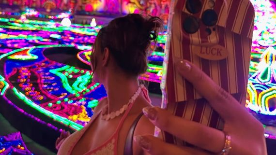 ಅವಕಾಶಗಳಿಲ್ಲದೇ 'ಬಾರ್ ಡ್ಯಾನ್ಸರ್‌' ಆದ ನಟಿ,  ಥಾಯ್ಲೆಂಡ್‌ ನೈಟ್‌ಕ್ಲಬ್‌ನಲ್ಲಿ ಬಿಂದಾಸ್ ಸ್ಟೆಪ್ಸ್ ಹಾಕಿದ ಚೆಲುವೆ 