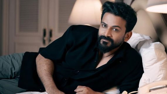 ಅಭಿಮಾನಿಗಳಿಂದ ಅಂತರ ಕಾಪಾಡಿಕೊಳ್ತಿದ್ದಾರಾ ಕನ್ನಡ ಸ್ಟಾರ್ಸ್ ? ಬರ್ತ್​ಡೇ ಸಂಭ್ರಮಕ್ಕೆ ಬ್ರೇಕ್ ಹಾಕಿದ ಡಾಲಿ ಧನಂಜಯ್