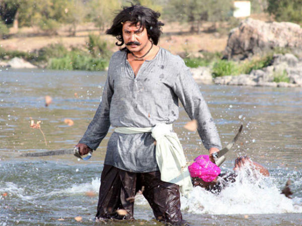 ನೀರಿನಲ್ಲಿ ನಿಂತು ಬಡಿದಾಡುತ್ತಿರುವ 'ರಾಯಣ್ಣ' ದರ್ಶನ್