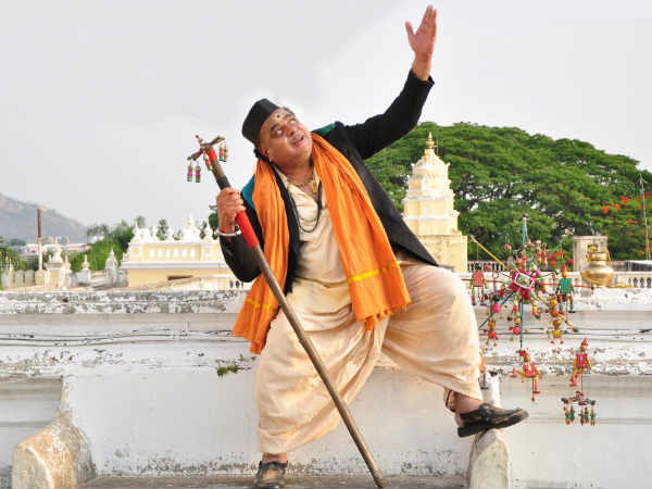 ದೇವರ ಇಚ್ಛೆಯಾ ಈ ಬೊಂಬೆ ಹೇಳ್ತದೆ, ಹಿಡ್ಕೋ ಹಿಡ್ಕೋ ಹಿಡ್ಕೋ