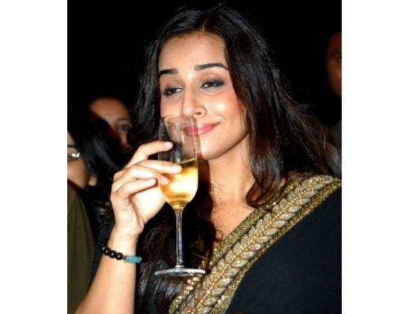 ತಾರೆಯರು ನೈಟಿನಲ್ಲಿ ಟೈಟ್ ಆದ ಚಿತ್ರಗಳು