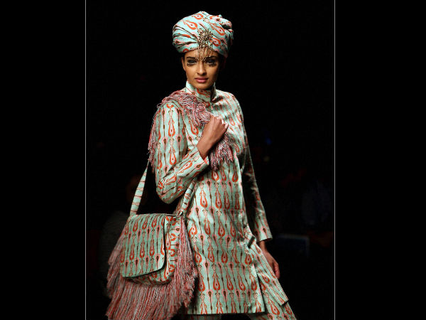 ರೂಪದರ್ಶಿ ರೂಪದರ್ಶಿ