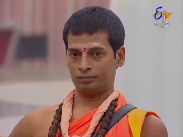 ಜಲಕ್ರೀಡೆಯಲ್ಲಿ ಮೈಮರೆತ ಸ್ವಾಮೀಜಿಗಳು