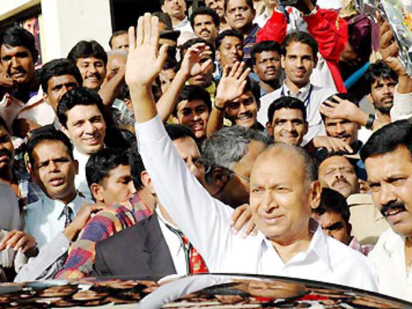 ಜನರಿಂದ ನಾನು ಮೇಲೆ ಬಂದೆ ಜನರನ್ನೆ ನನ್ನ ದೇವರೆಂದೆ