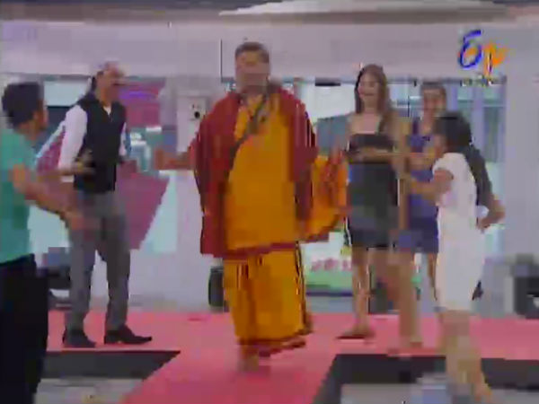 ರ್‍ಯಾಂಪ್ ಮೇಲೂ ಬ್ರಹ್ಮಾಂಡ ಶರ್ಮಾ ಕ್ಯಾಟ್ ವಾಕ್