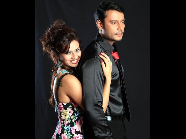 ಹೈದಾರಾಬಾದಿನಲ್ಲಿ ನಿರ್ಮಾಪಕರು ಹೈದಾರಾಬಾದಿನಲ್ಲಿ ನಿರ್ಮಾಪಕರು