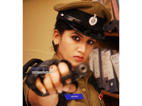 ಮತ್ತೆ ಲಾಠಿ ಕೈಗೆತ್ತಿಕೊಂಡ ಆಯಿಷಾ