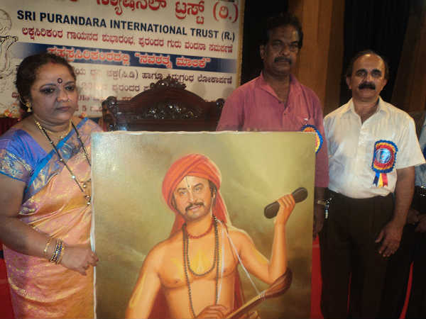 ಪುರಂದರದಾಸರ ರೂಪದಲ್ಲಿರುವ ನಟ ರಜನಿಕಾಂತ್ 