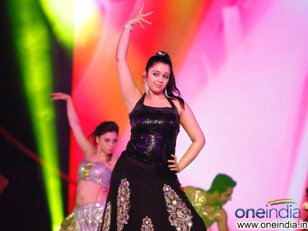 ಕಪ್ಪು ದಿರಿಸಿನಲ್ಲಿ ಕಂಗೊಳಿಸಿದ ಚಾರ್ಮಿ ಕೌರ್