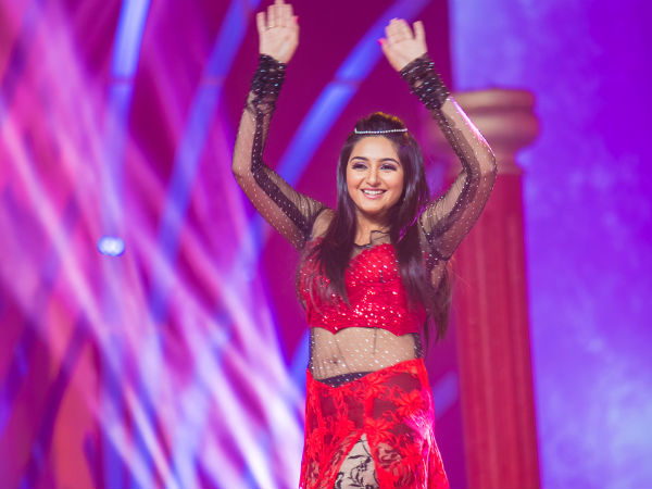 ಅತ್ಯುತ್ತಮ ನಟಿ (ವಿಮರ್ಶಕರ ಮೆಚ್ಚುಗೆ) : ರಾಗಿಣಿ ದ್ವಿವೇದಿ (ಶಿವ)