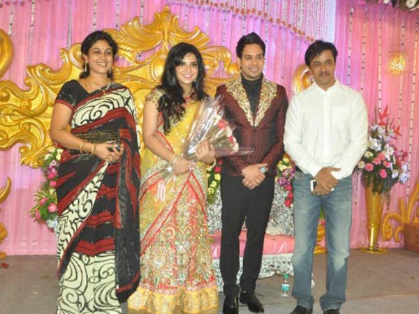 ಪತ್ನಿ ಸಮೇತ ಬಂದ ಆಕ್ಷನ್ ಕಿಂಗ್ ಅರ್ಜುನ್ ಸರ್ಜಾ