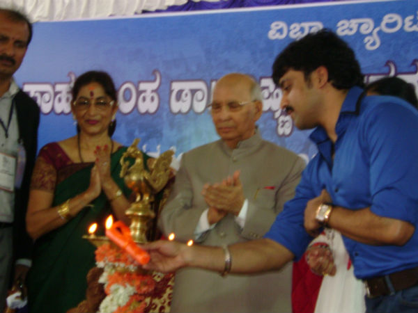 ಜ್ಯೋತಿ ಬೆಳಗಿ ಉದ್ಘಾಟನೆ