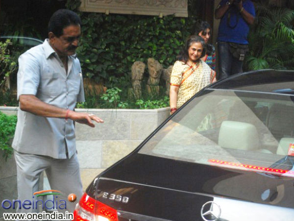 ಫೋಟೋಗ್ರಾಫರ್ ಗೆ ಬೆಂಡೆತ್ತಿದ ಅತ್ತ್ತೆ 