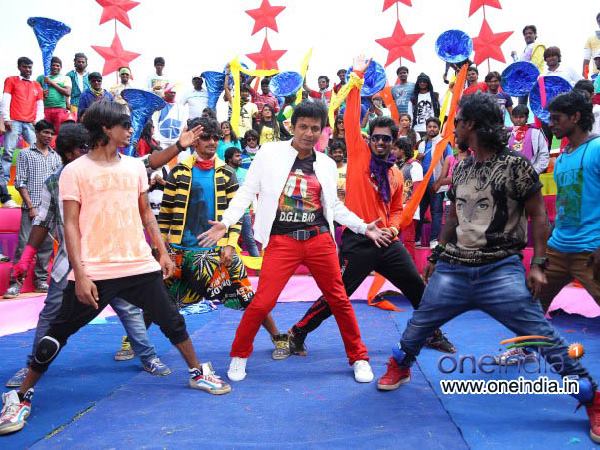 ಮೂರು ಗಂಟೆಗಳ ಕಾಲ ರಂಜಿಸುತ್ತದೆ