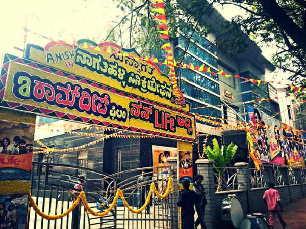 ಅಣ್ಣ ಪಕ್ಕಾ ಸ್ವದೇಶಿ, ತಮ್ಮ ವಿದೇಶಿ