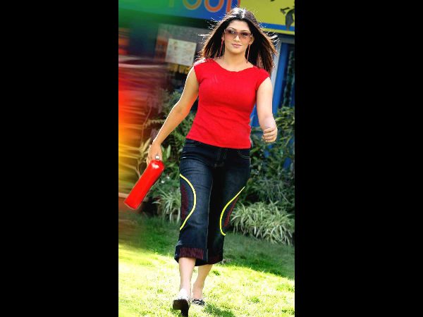 ಗ್ಲಾಮರ್ ಕಡೆಗೆ ಸಾಕಷ್ಟು ಒತ್ತು ಕೊಡುತ್ತಿರುವ ತಾರೆ