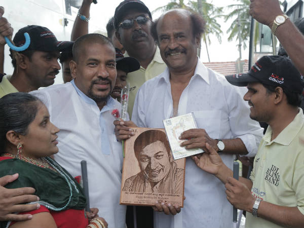 ರಜನಿಗೆ ಡಾ. ರಾಜ್ ಚಿತ್ರಪಟದ ಉಡುಗೊರೆ