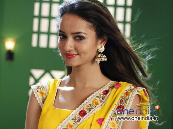 ಚಂದ್ರಲೇಖ ಚಾರ್ಮಿಂಗ್