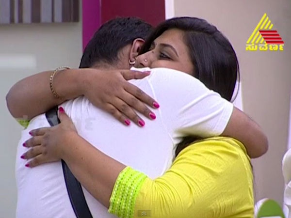 ಅಪ್ಪುಗೆ ಅಪ್ಪುಗೆಯಲ್ಲೇ ಕಣ್ಣೀರು ಕೋಡಿ ಹರಿಯಿತು