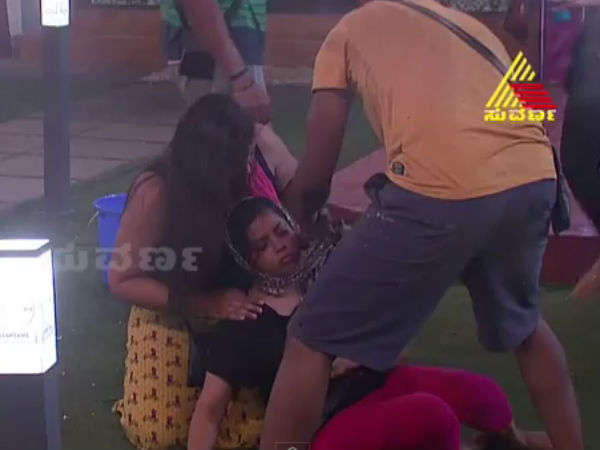 ಹೊಗೆ ಹಾಕಿ ಉಸಿರುಗಟ್ಟಿಸಿದರು