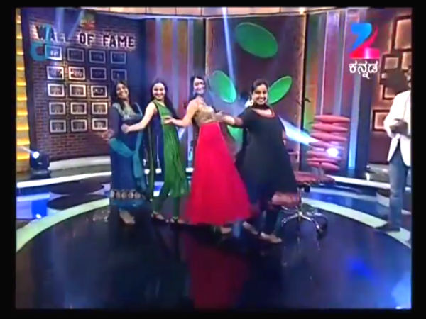 ಗೆಳತಿಯರ ಜೊತೆಗೆ ಕಾರ್ಯಕ್ರಮದಲ್ಲಿ ಡ್ಯಾನ್ಸ್ ಮಾಡಿದ ರಾಧಿಕಾ