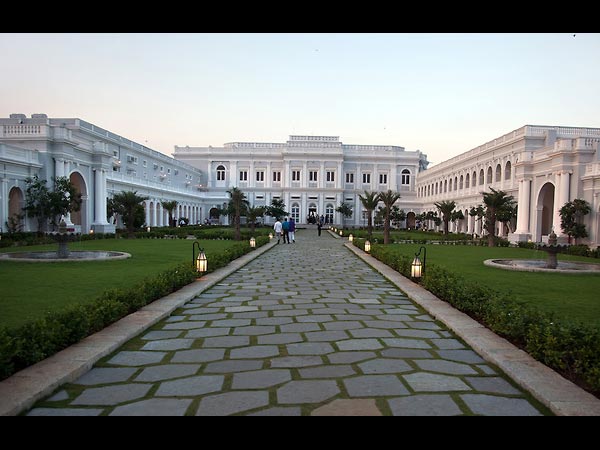 ಕುದುರೆ ರಥವನ್ನೇರೇ ಬರಬೇಕು