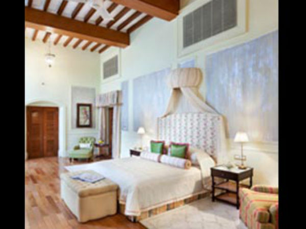 ಅರಮನೆಯಲ್ಲಿ 220 ಕೋಣೆಗಳಿವೆ