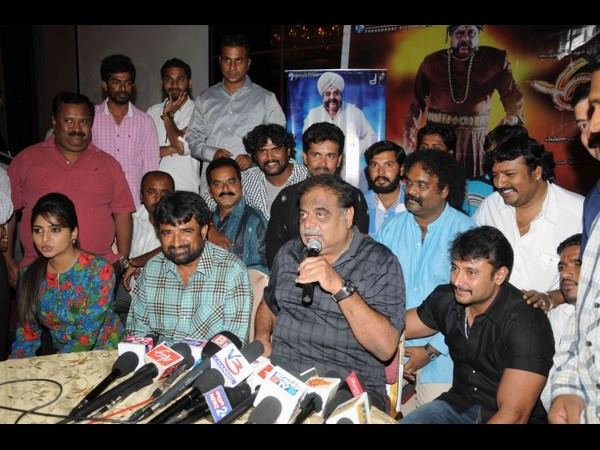 ಮಧ್ಯರಾತ್ರಿ ಮಾಧ್ಯಮದವರು ಹಾಜರ್