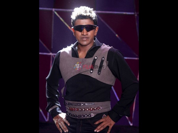 ಖಾಕಿ ಖದರ್ ನಲ್ಲಿ ಪುನೀತ್ 