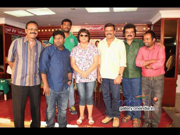 ಕಾರಣವಿಲ್ಲದೇ ಕಣ್ಣೀರಿಟ್ಟ ಮಾಲಾಶ್ರಿ