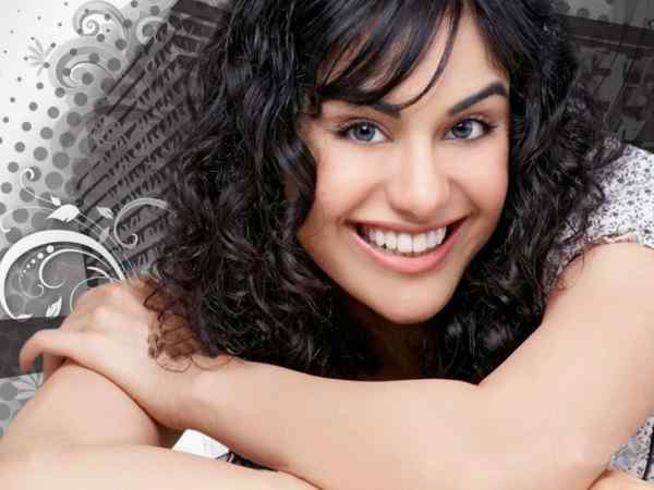 Actress Adah Sharma escapes with minor injuries in Bike Mishap Actress Adah Sharma escapes with minor injuries in Bike Mishap