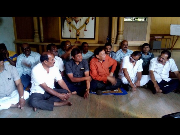 1. ಪ್ರಮುಖರ ನಿರ್ಮಾಪಕರ ಗೈರು ಯಾಕೆ?