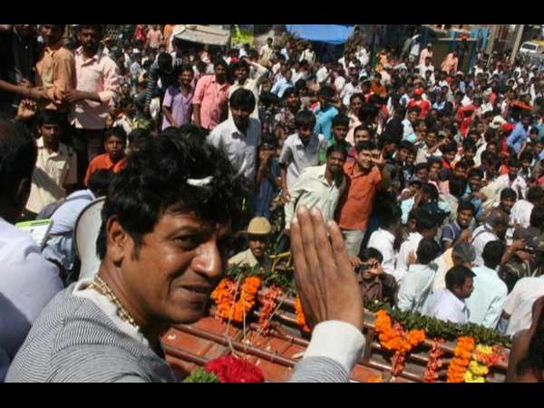 shivarajkumar-s-fan-craze-for-vajrakaya-release shivarajkumar-s-fan-craze-for-vajrakaya-release