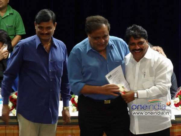 ಅಂಬರೀಷ್ ವಿರುದ್ಧ ಎನ್.ಎಂ.ಸುರೇಶ್ ಬೇಸರ ಅಂಬರೀಷ್ ವಿರುದ್ಧ ಎನ್.ಎಂ.ಸುರೇಶ್ ಬೇಸರ