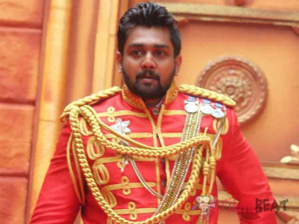 ವೇದಿಕೆಯಲ್ಲೂ ಆಂಜನೇಯ