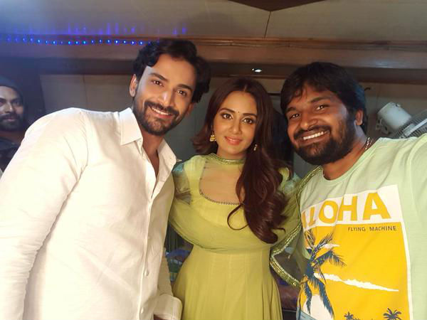 ಧನಂಜಯ್, ಪಾರುಲ್, ಒಡೆಯರ್ ಪೋಸ್