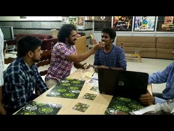 Uppi 2 craze grips Sandalwood Check Fan made publicity video