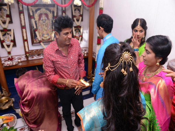 ಆರತಿ ಬೆಳಗಿದ ಶಿವಣ್ಣ