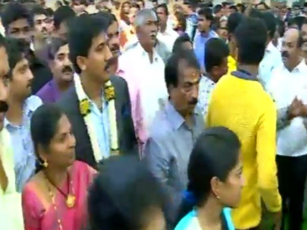 ವರಪೂಜೆಗೆ ಜನಜಂಗುಳಿ 