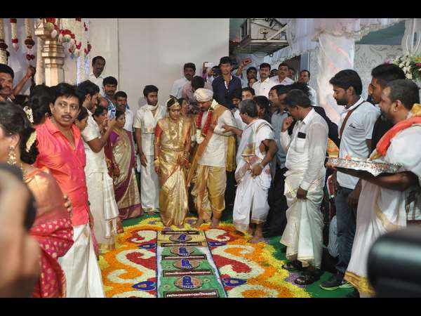 ಸಪ್ತಪದಿ ಇದು ಸಪ್ತಪದಿ