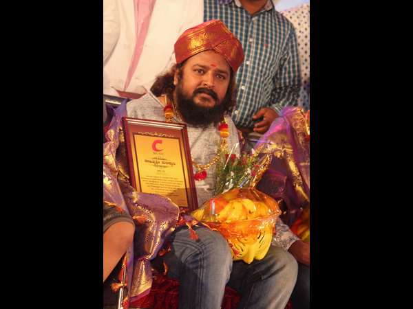 ಸನ್ಮಾನಿತ ಸಾಹಿತಿ, ಸಂಗೀತಗಾರ, ಗಾಯಕ/ಕಿಯರು ಸನ್ಮಾನಿತ ಸಾಹಿತಿ, ಸಂಗೀತಗಾರ, ಗಾಯಕ/ಕಿಯರು