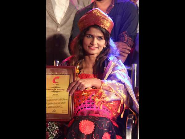 ಸನ್ಮಾನಿತ ಸಾಹಿತಿ, ಸಂಗೀತಗಾರ, ಗಾಯಕ/ಕಿಯರು ಸನ್ಮಾನಿತ ಸಾಹಿತಿ, ಸಂಗೀತಗಾರ, ಗಾಯಕ/ಕಿಯರು