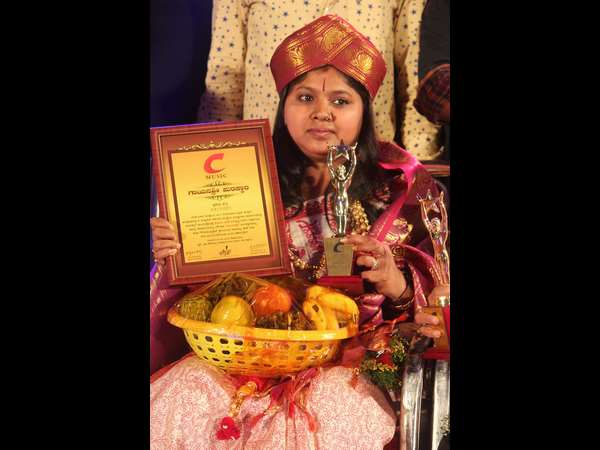 ಸನ್ಮಾನಿತ ಸಾಹಿತಿ, ಸಂಗೀತಗಾರ, ಗಾಯಕ/ಕಿಯರು ಸನ್ಮಾನಿತ ಸಾಹಿತಿ, ಸಂಗೀತಗಾರ, ಗಾಯಕ/ಕಿಯರು