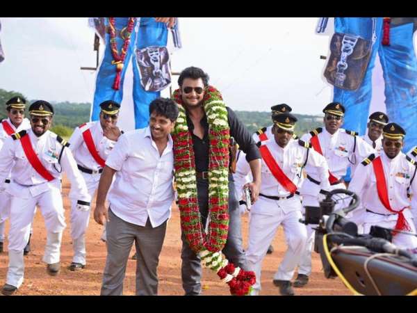 ಅಭಿಮಾನಿಗಳ ಸಂಭ್ರಮಾಚರಣೆ