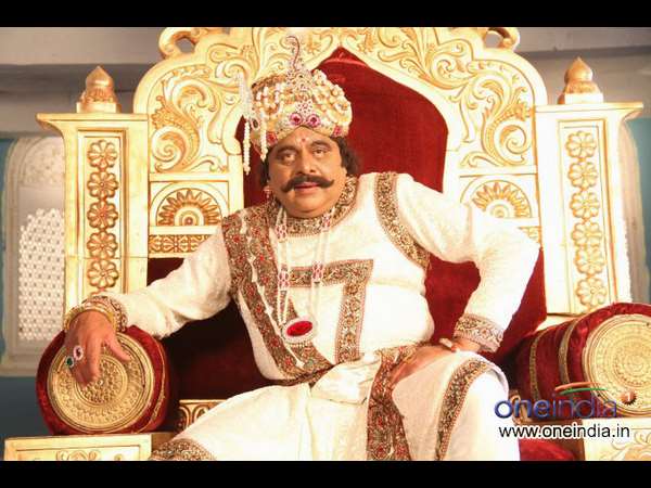 ಮೈ ಬಳುಕಿಸಿದ ಅಂಬಿ