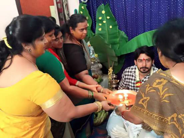 ಮಧುಮಗನಿಗೆ ಆರತಿ